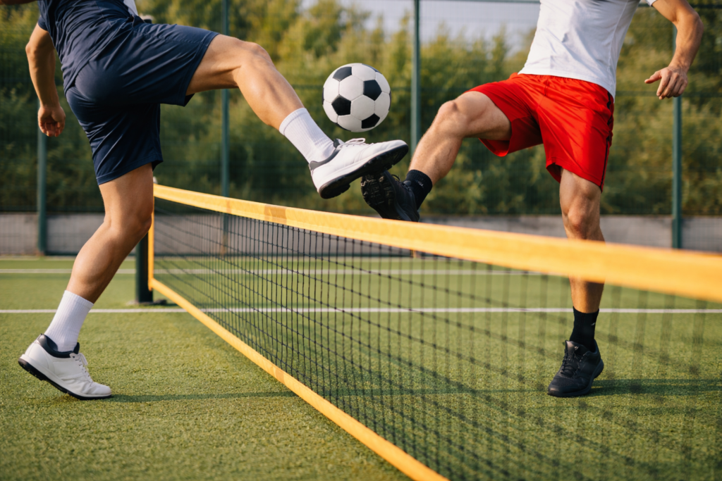Match de foot-tennis sous le soleil